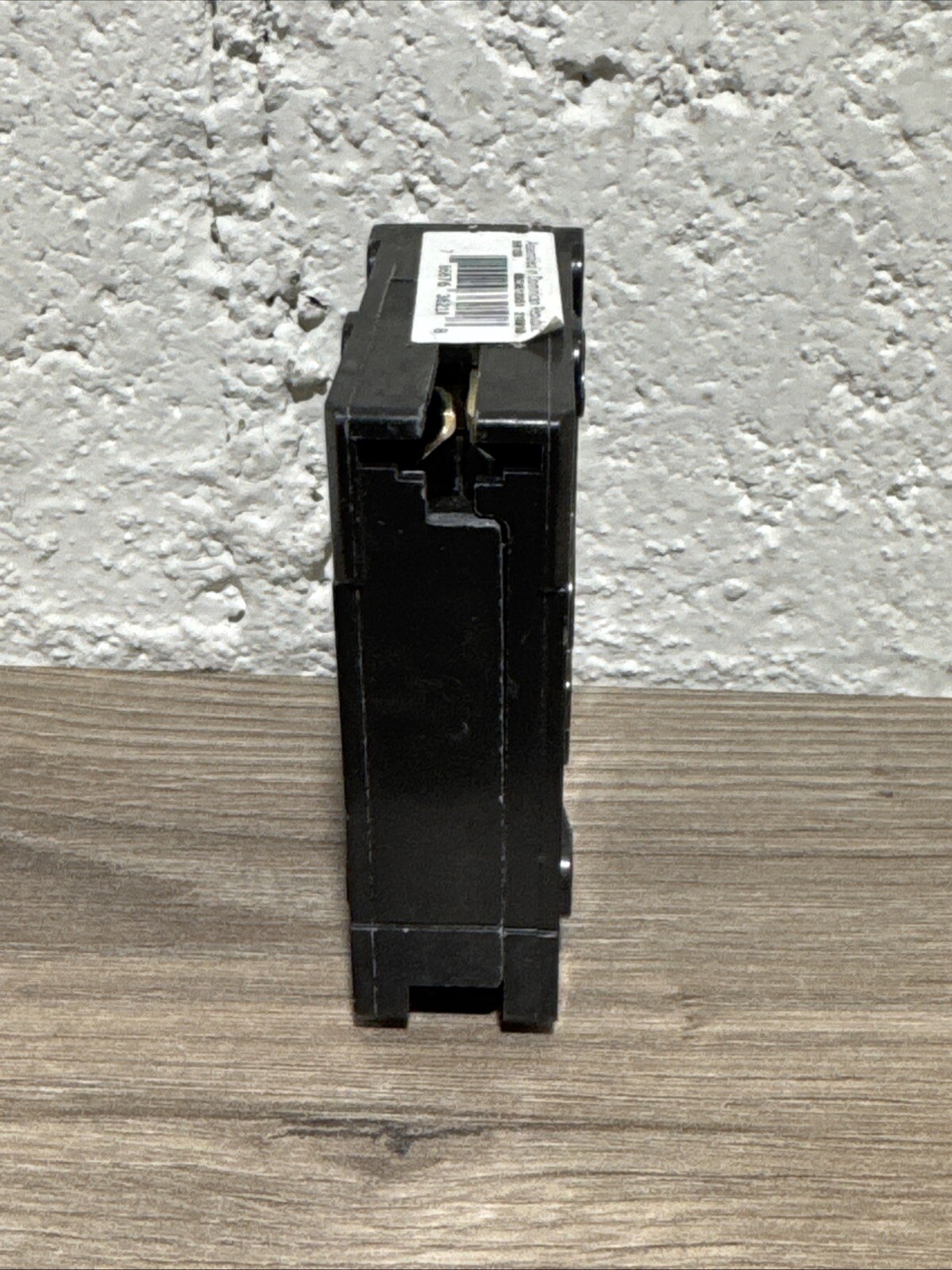 Eaton BR120 Thermal Magnetic Circuit Breaker – Black TYPE C120