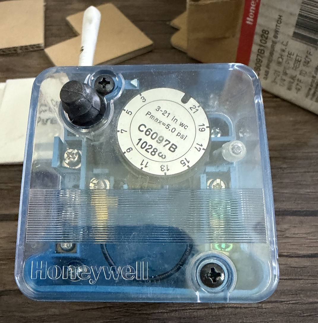 HONEYWELL C6097B-1028 Gas Pressure Switch