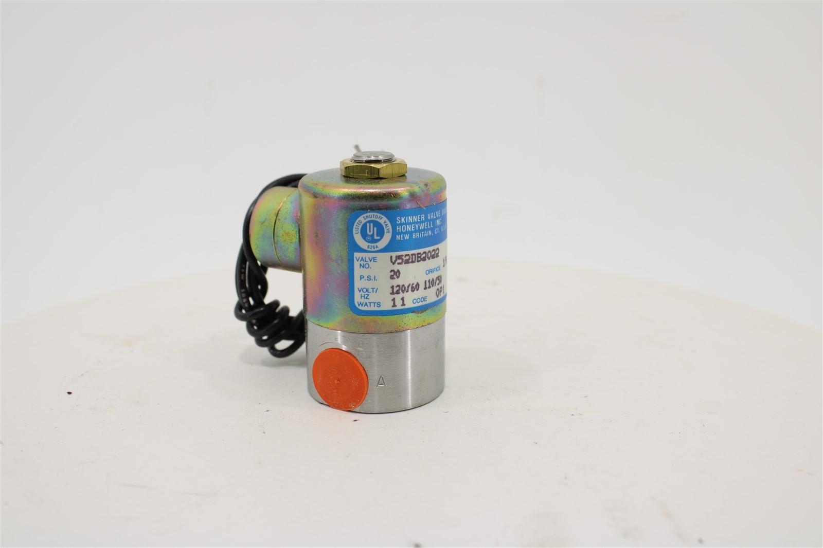 Honeywell Skinner V52DB2022 2-Way NC Solenoid Valve | 120V AC | 1/4 NPT | 10W