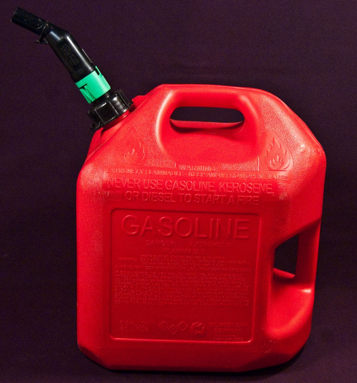 MIDWEST CAN CO. 5 G. (20 L) Plastic Gas Can (5610-4) w/ Smart-Fill Spout (T205)