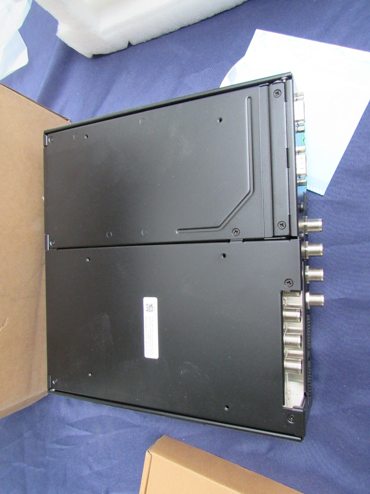 Vecow ECX-2210M-10700TEW32-PHA Core Processor – 16GB RAM, ESM-200,PE-3004M