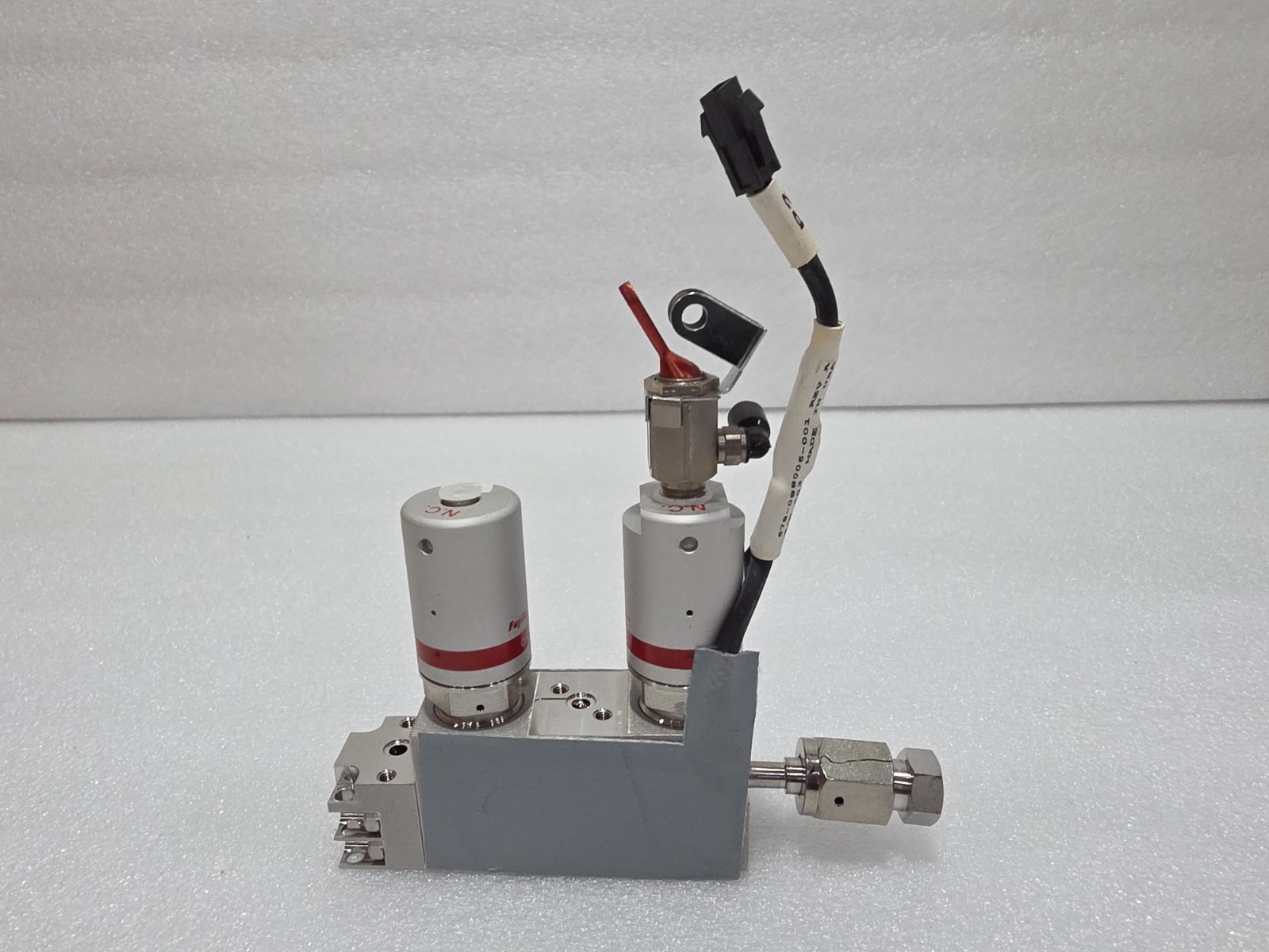 FUJIKIN Diaphragm Valve C.NO 477945 (678-088006-001) (As-Is)