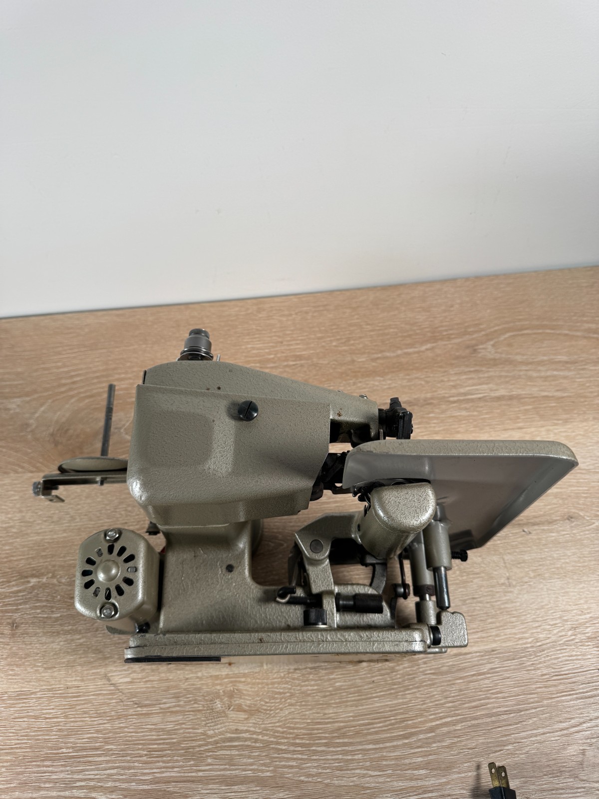 Chandler Mini Skipper Portable Blindstitch Sewing Machine w/Accessories Working*