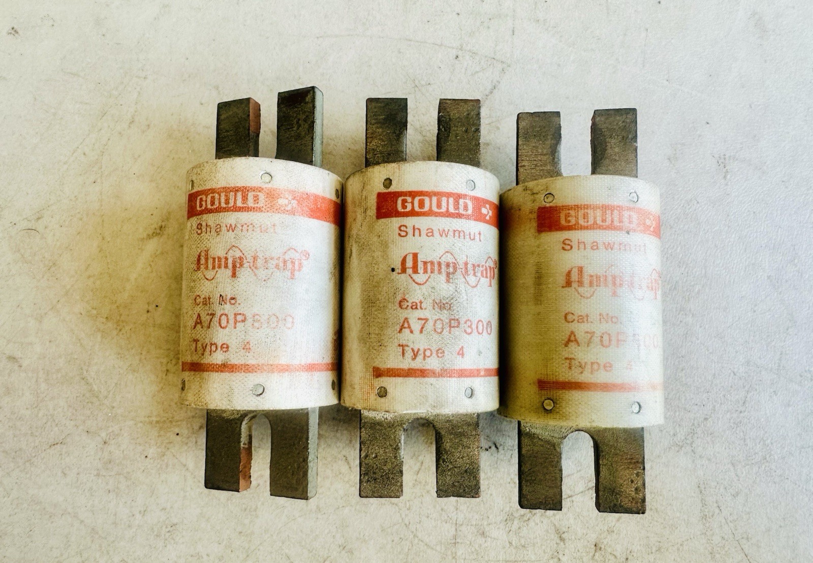 Lot Of 3! Gould Shawmut A70P300 Amp-Trap Fuse Type 4