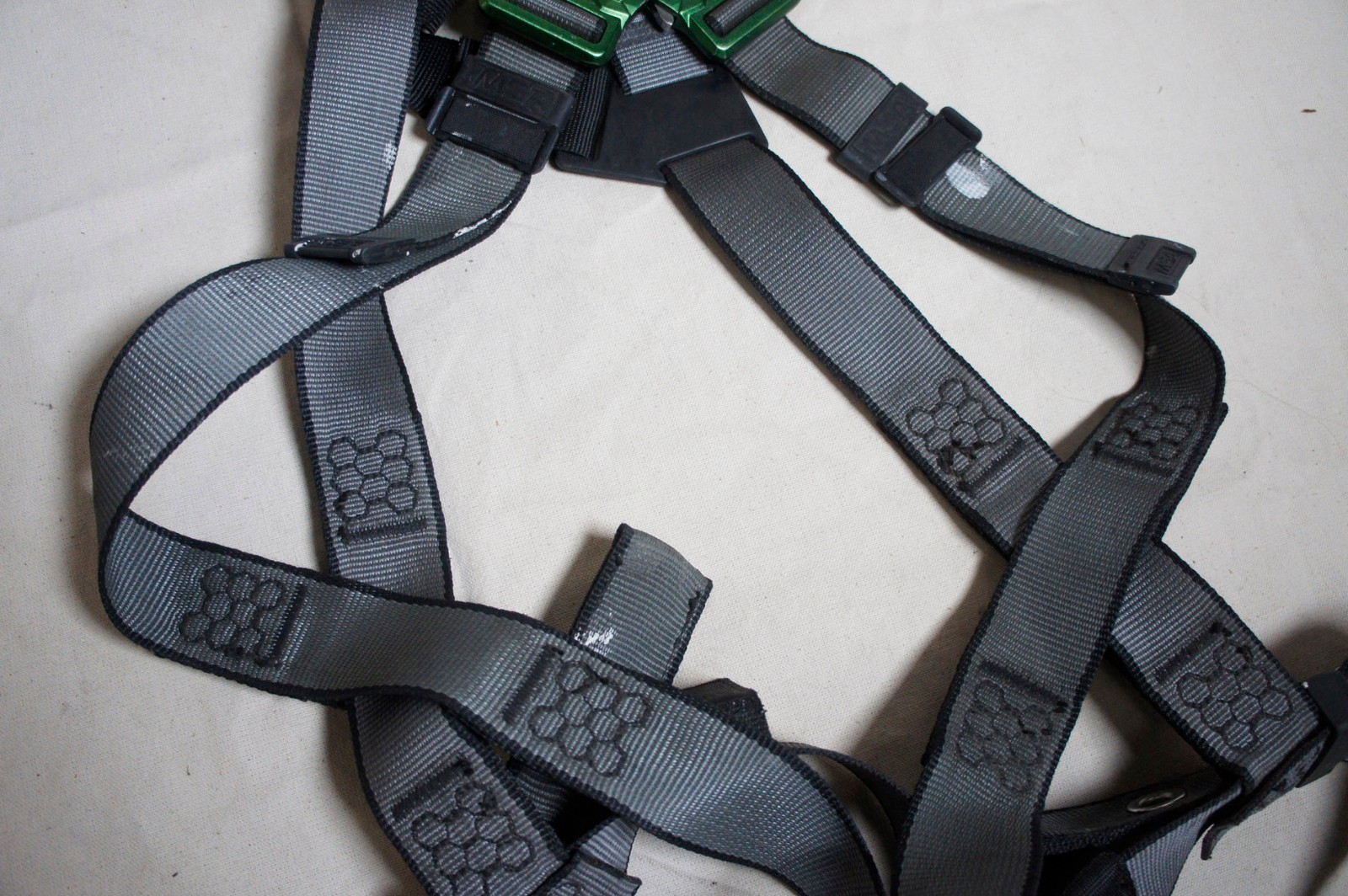 Msa Safety 10194889 V-Fit Full Body Harness Standard Quick-Connect Chest
