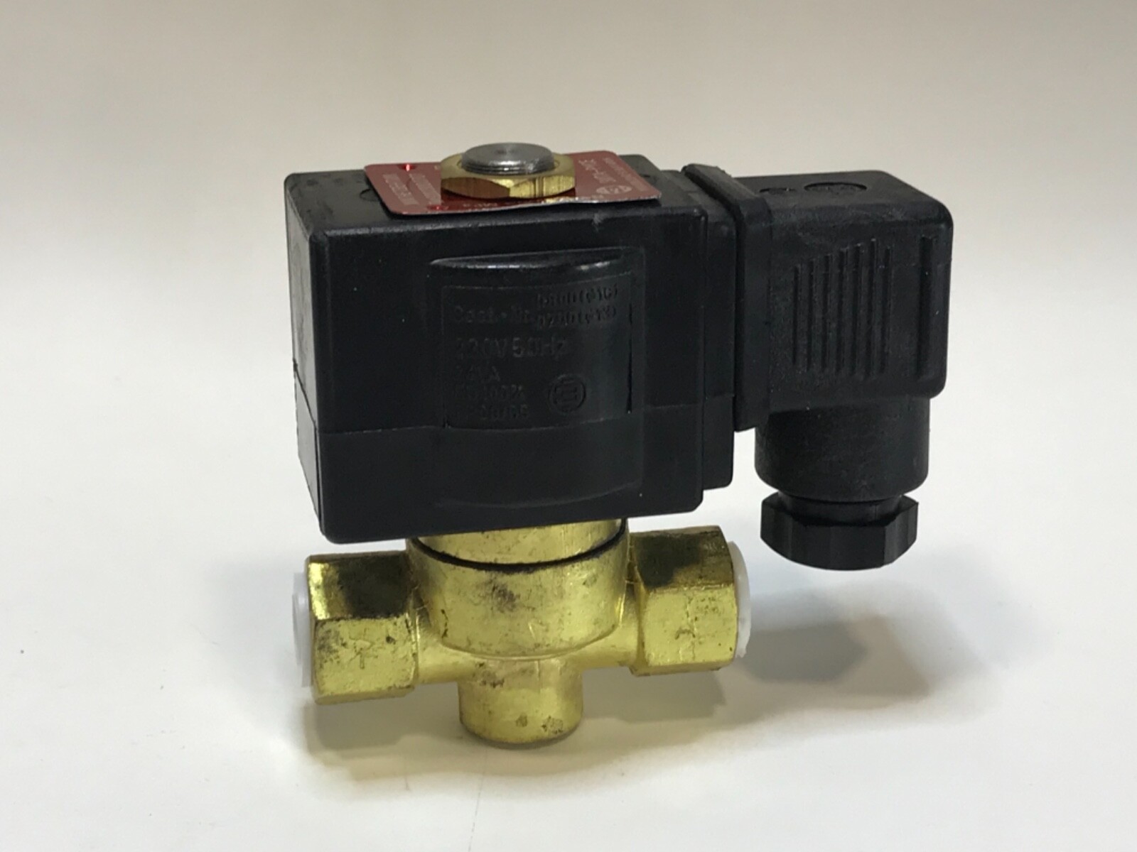 Solenoid valve 1/4 inch 220V 50Hz 24 VA Bulgaria 3 atm (3 Bar)