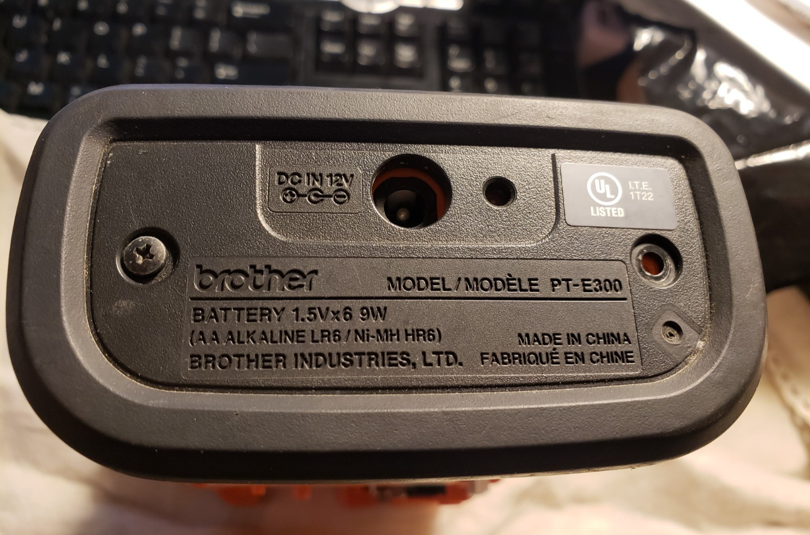 Brother P-Touch Edge PT-E300 Handheld Industrial Label Printer READ