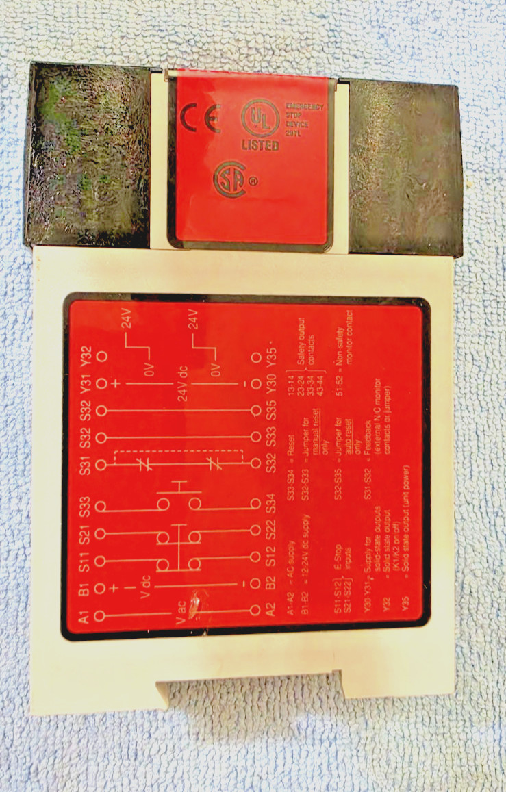 Banner Engineering ES-UA-5A Safety Relay, E-Stop Module, Output 6A, 66091, ES-UA