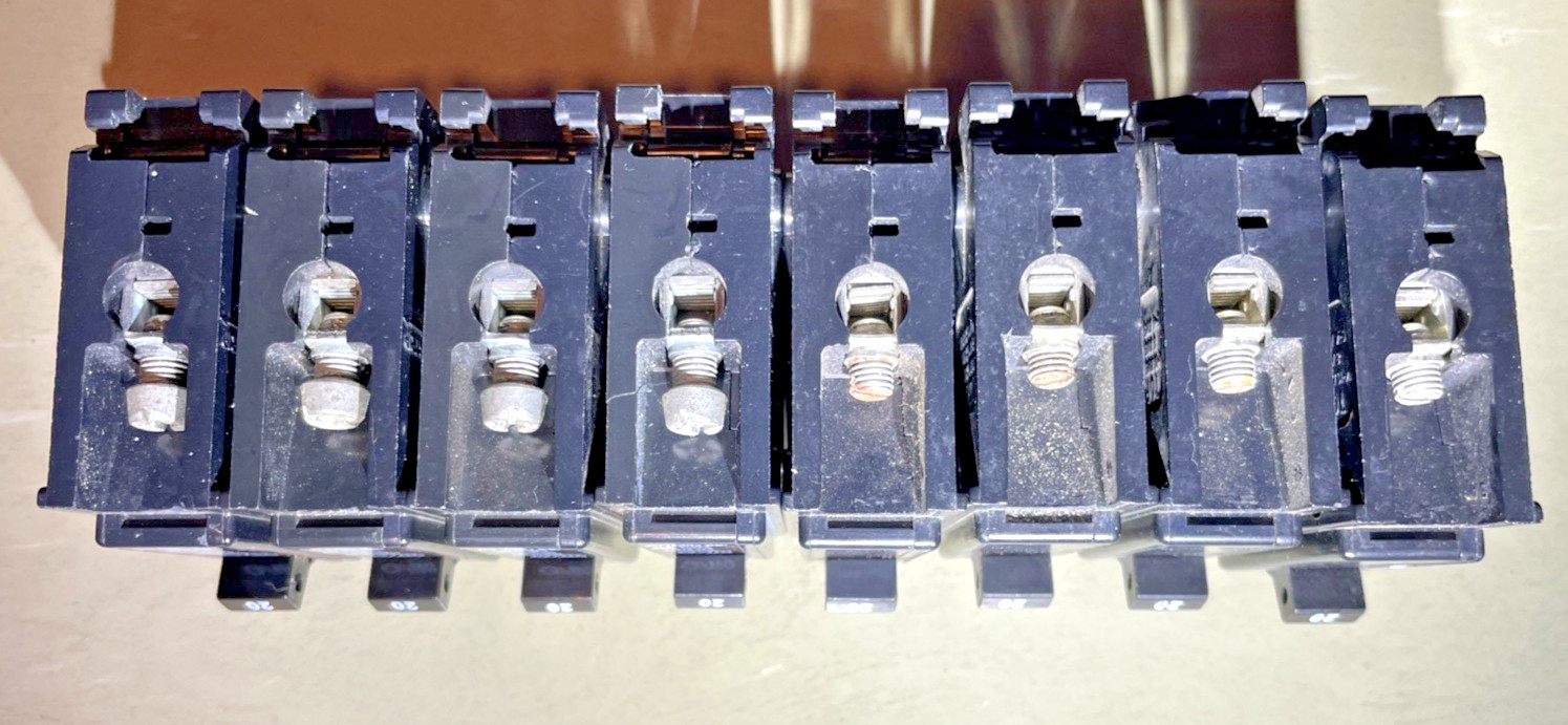 (8) New Eaton BR120 Thermal Magnetic Circuit Breaker, Lot of 8 ***FREE SHIPPING