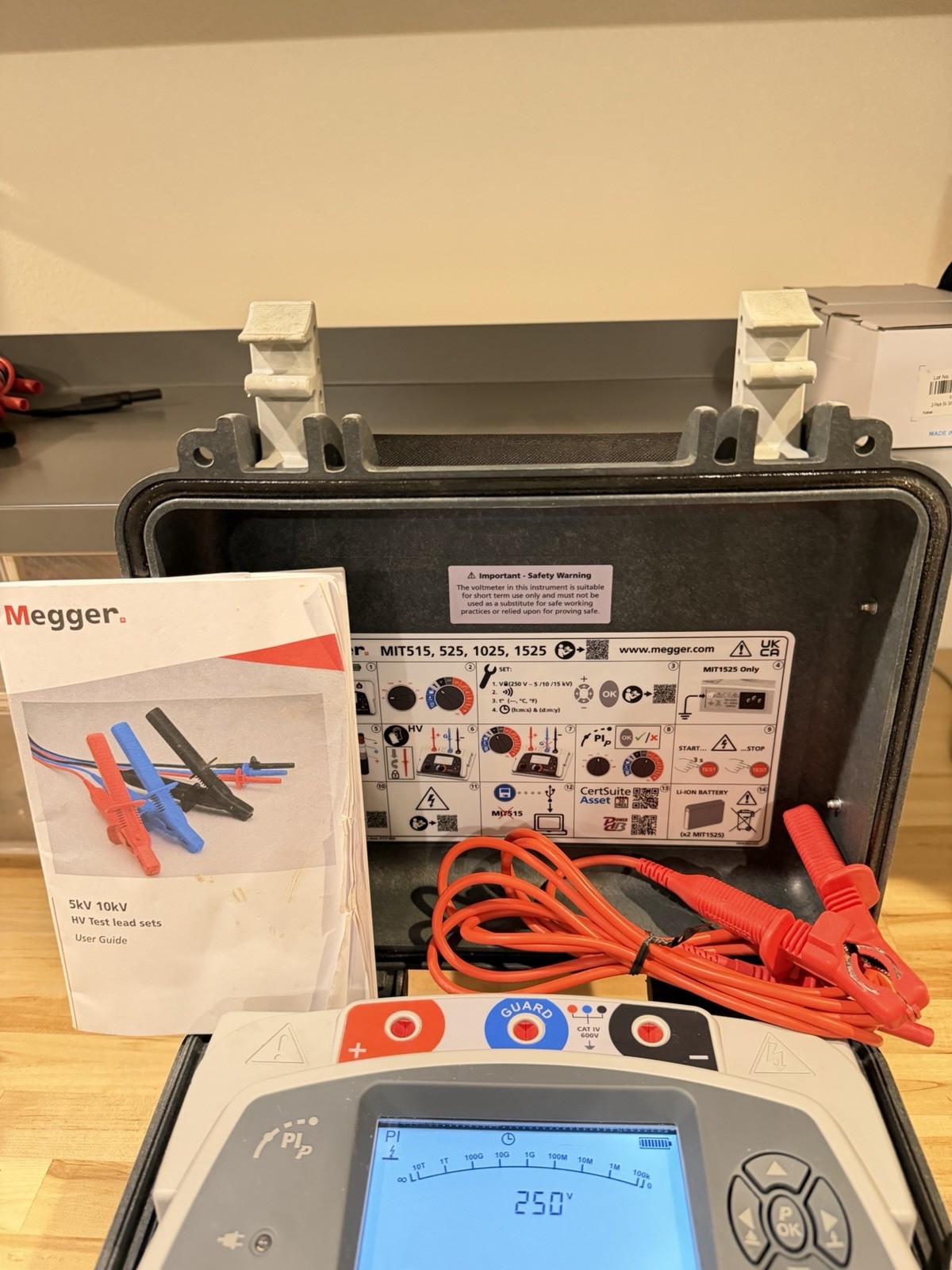 MEGGER MIT515 5KV INSULATION TESTER W/ LEADS & CHARGER (TESTED) FREE SHIPPING