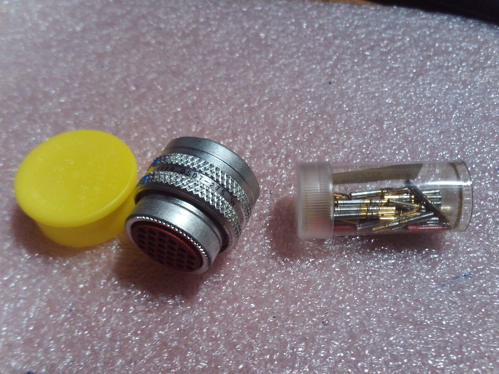 DEUTSCH CONNECTOR W/CONTACTS PART # DS07-27SW NSN: 5935-01-107-7304