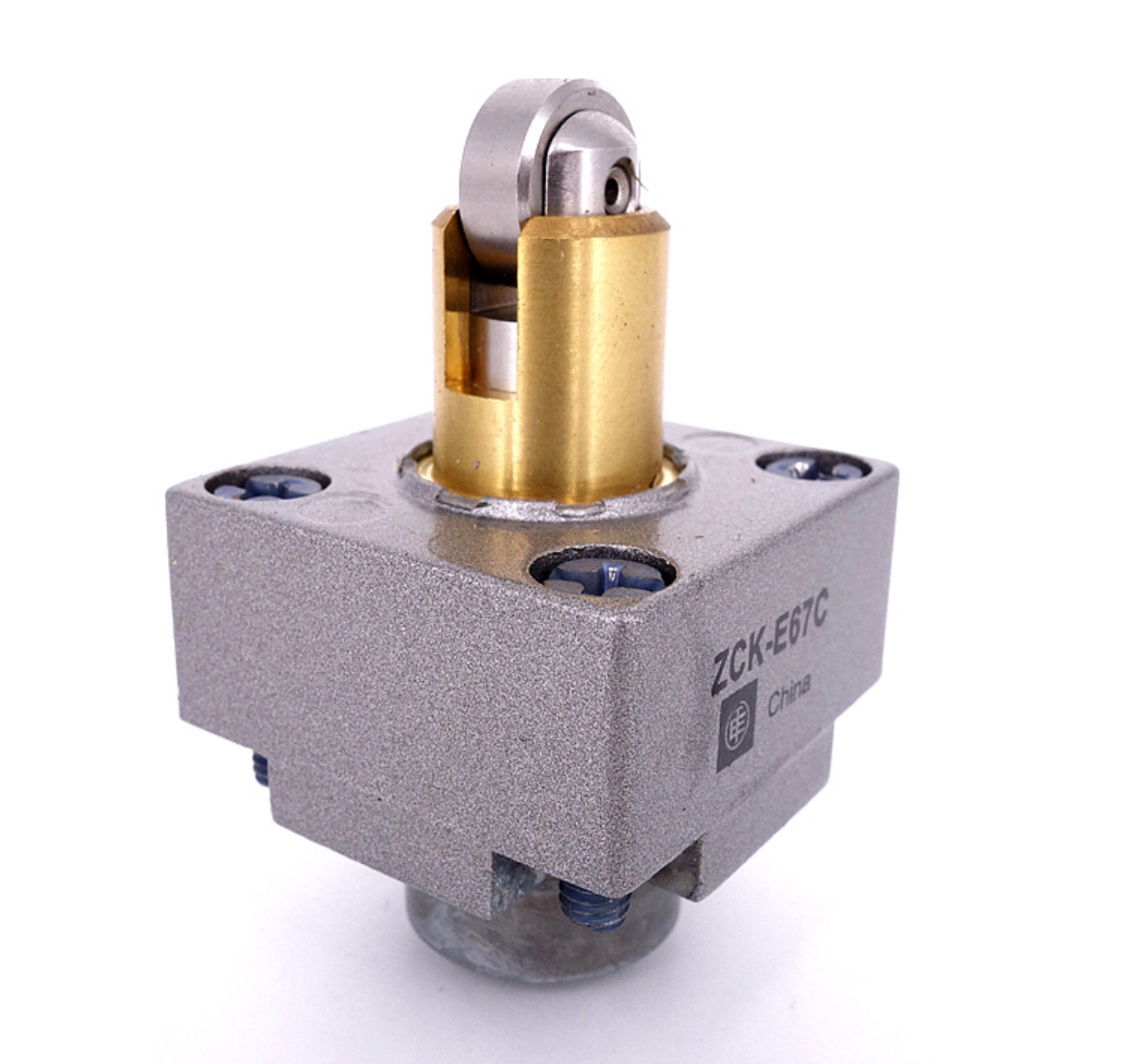 1PC Schneider magnetic switch XCSDMC5902 (XCSZC1-XCSZC5902) New #YY0