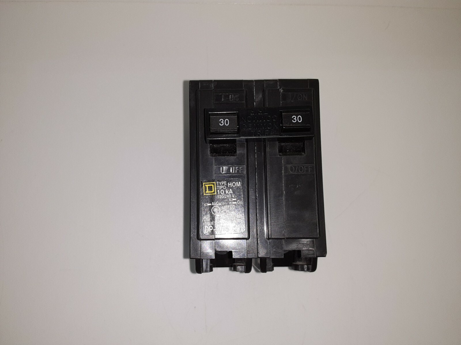 SQUARE D HOM230 30 AMP 2 POLE 240 VOLT CIRCUIT BREAKER TYPE HOM