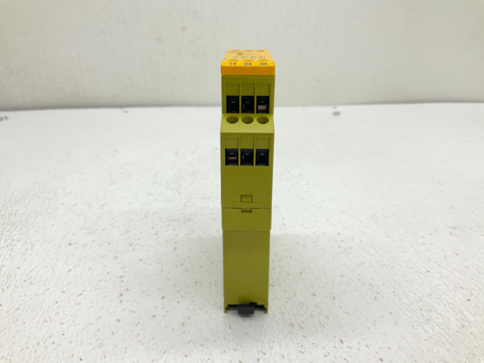 Pilz PZE X4 24VDC 4n/o 24 VDC Safety Relay PZEX424VDC4n/o 774585 (TSC)