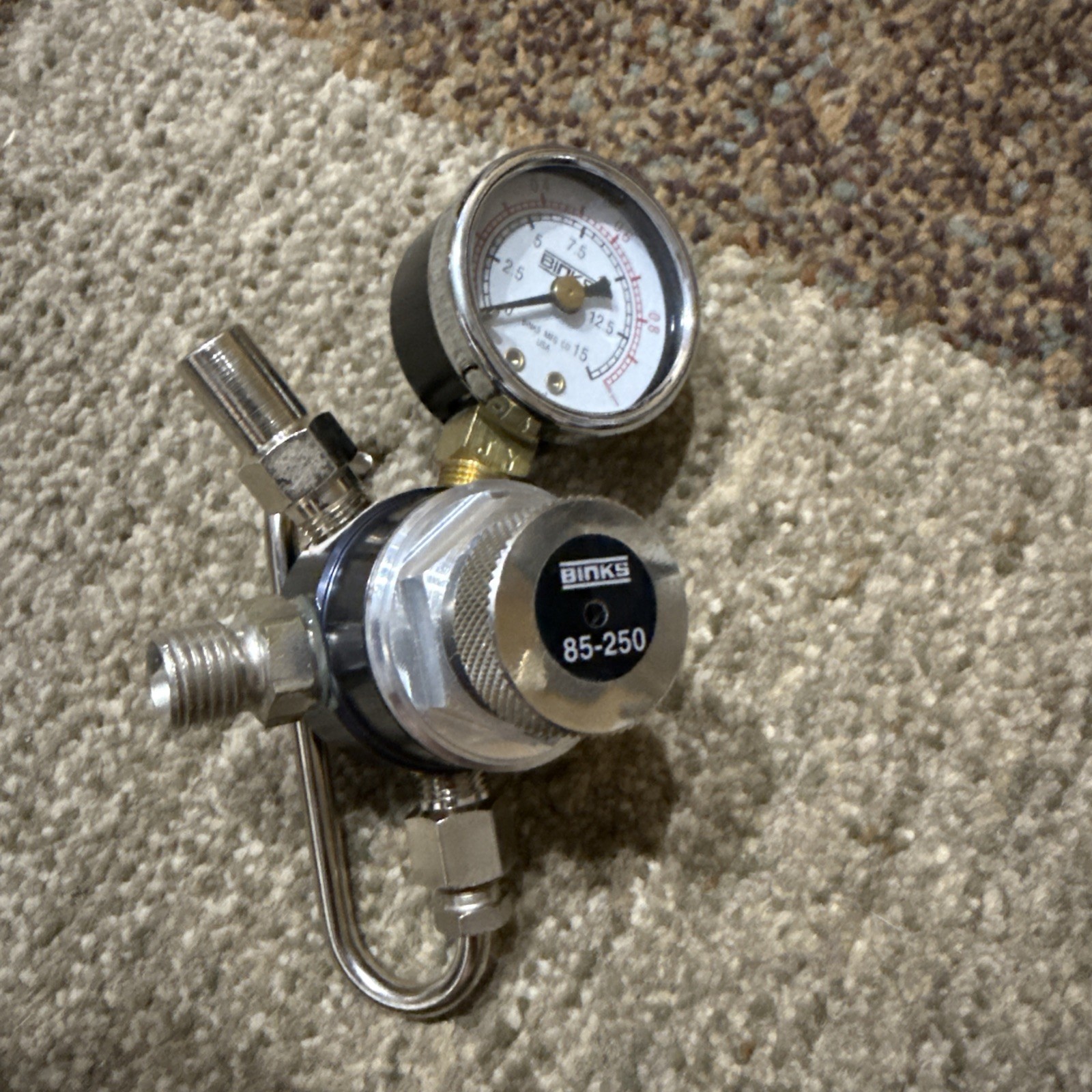 BINKS 80-292 Pressure spray gun CUP with BINKS 85-250 Air Pressure Regulator