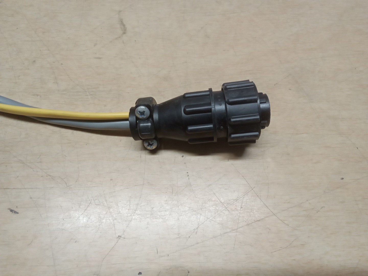 AMP 206060 4Pin Connector