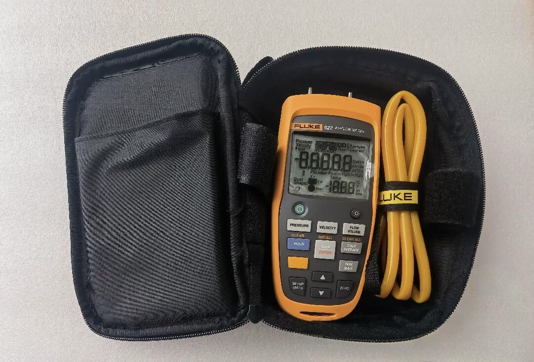 Fluke 922 Airflow Micromanometer with Bright Backlit Display