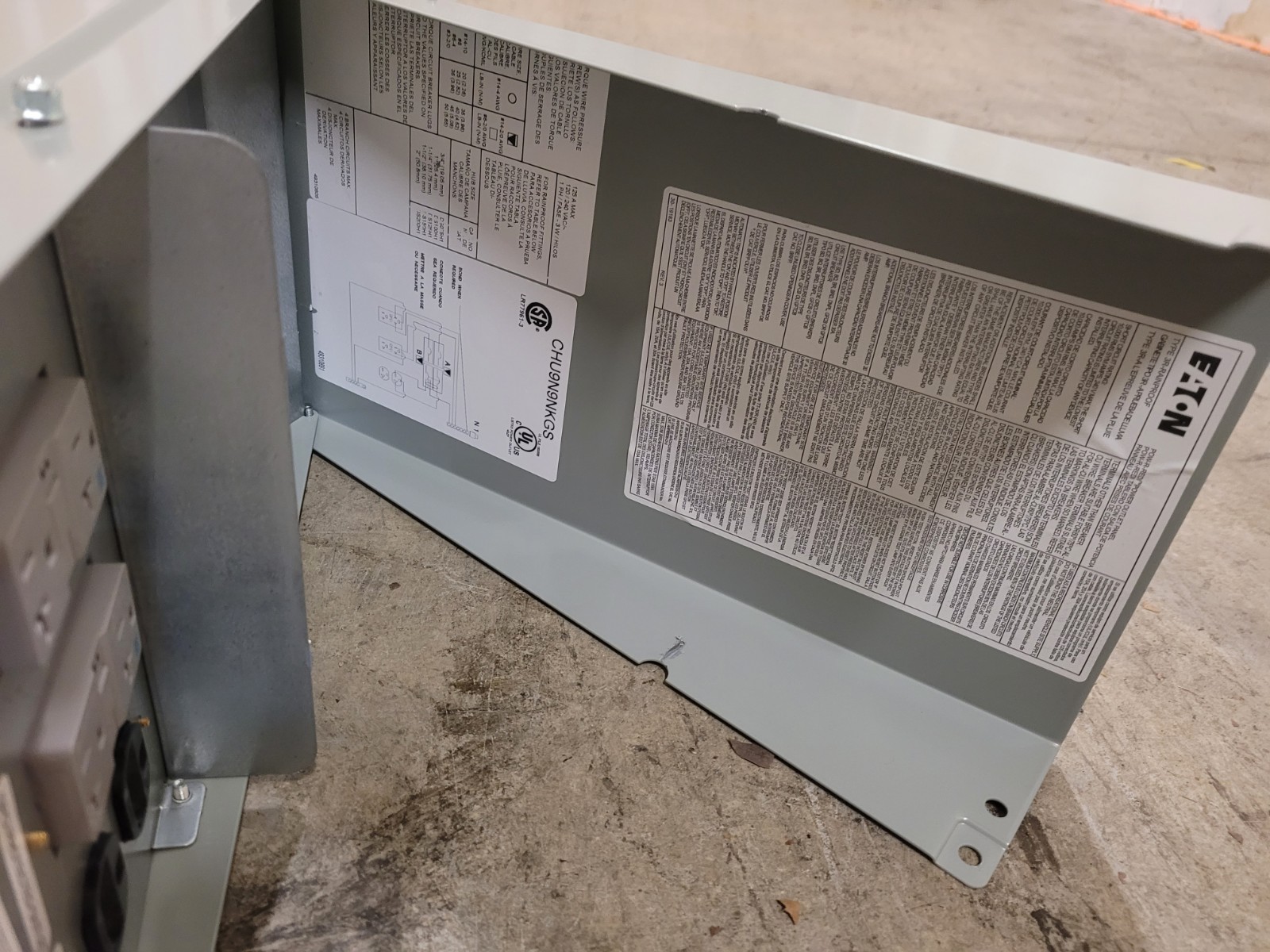 Eaton 125A Power Outlet Panel Surface Mount 1PH 3W CHU9N9NKGS 20a 240v Gfci
