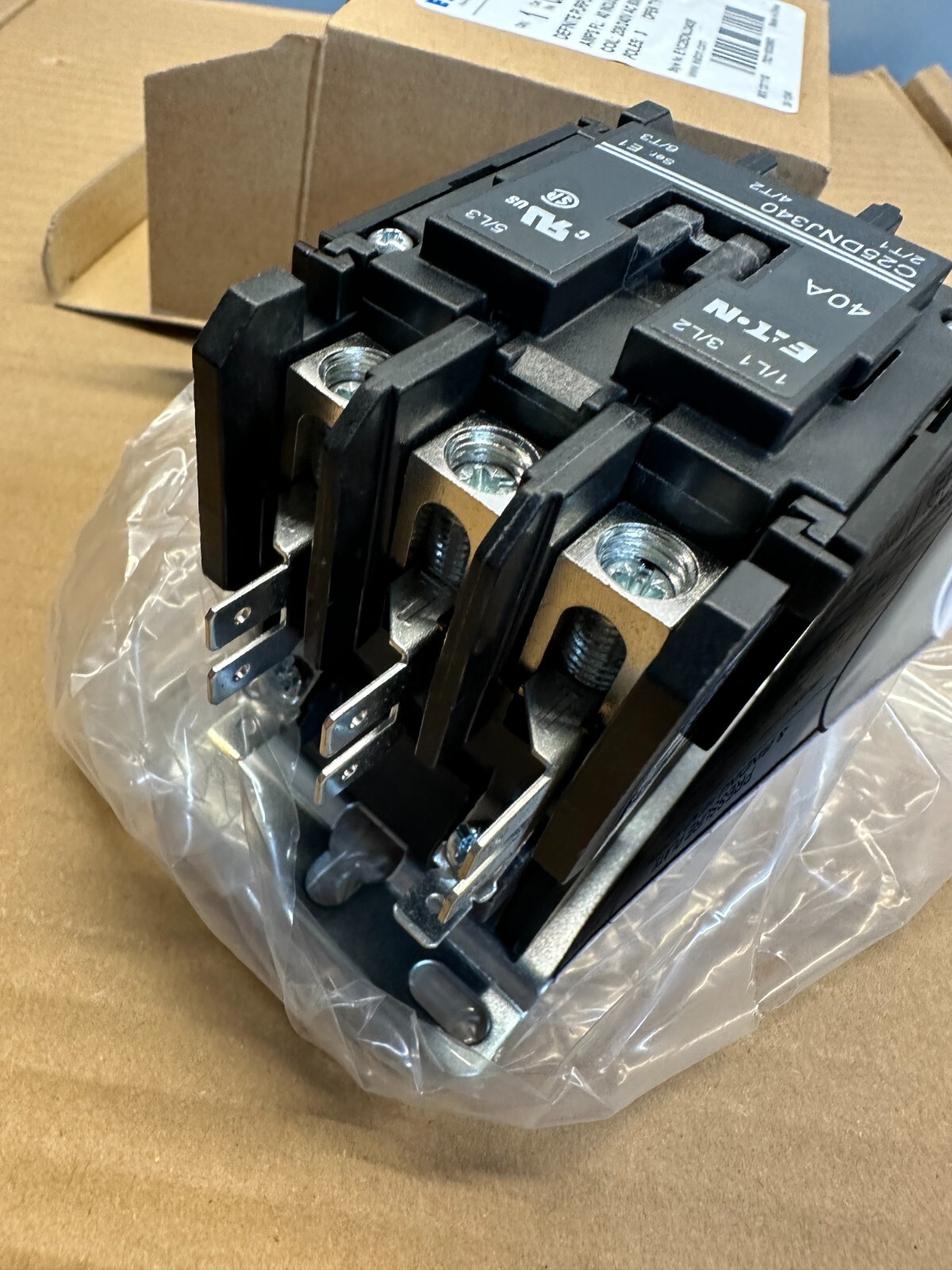 EATON C25DNJ340B 3P 40A 208-240 VAC Definite Purpose Contactor, NEW FREE SHIP