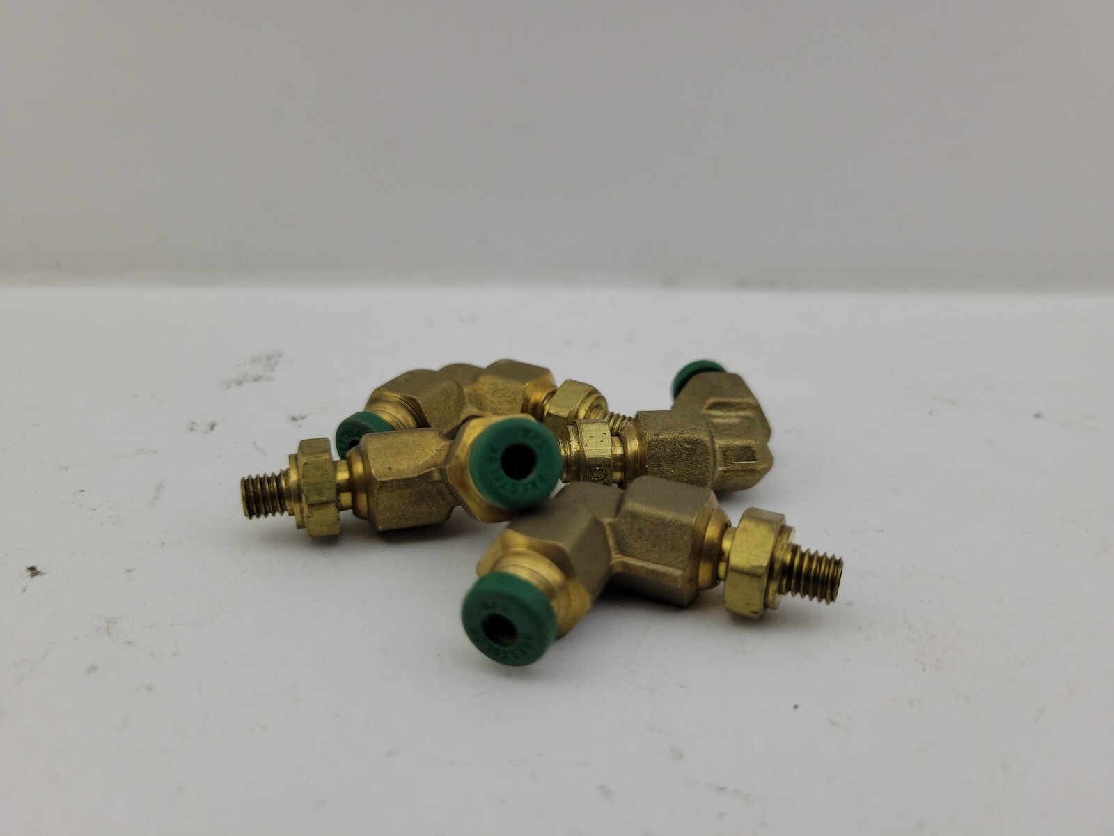 4pcs – Parker 169Plp-2-0, Brass Swivel Elbow, 90 Degrees, 1/8 In Tube Size (8D7)