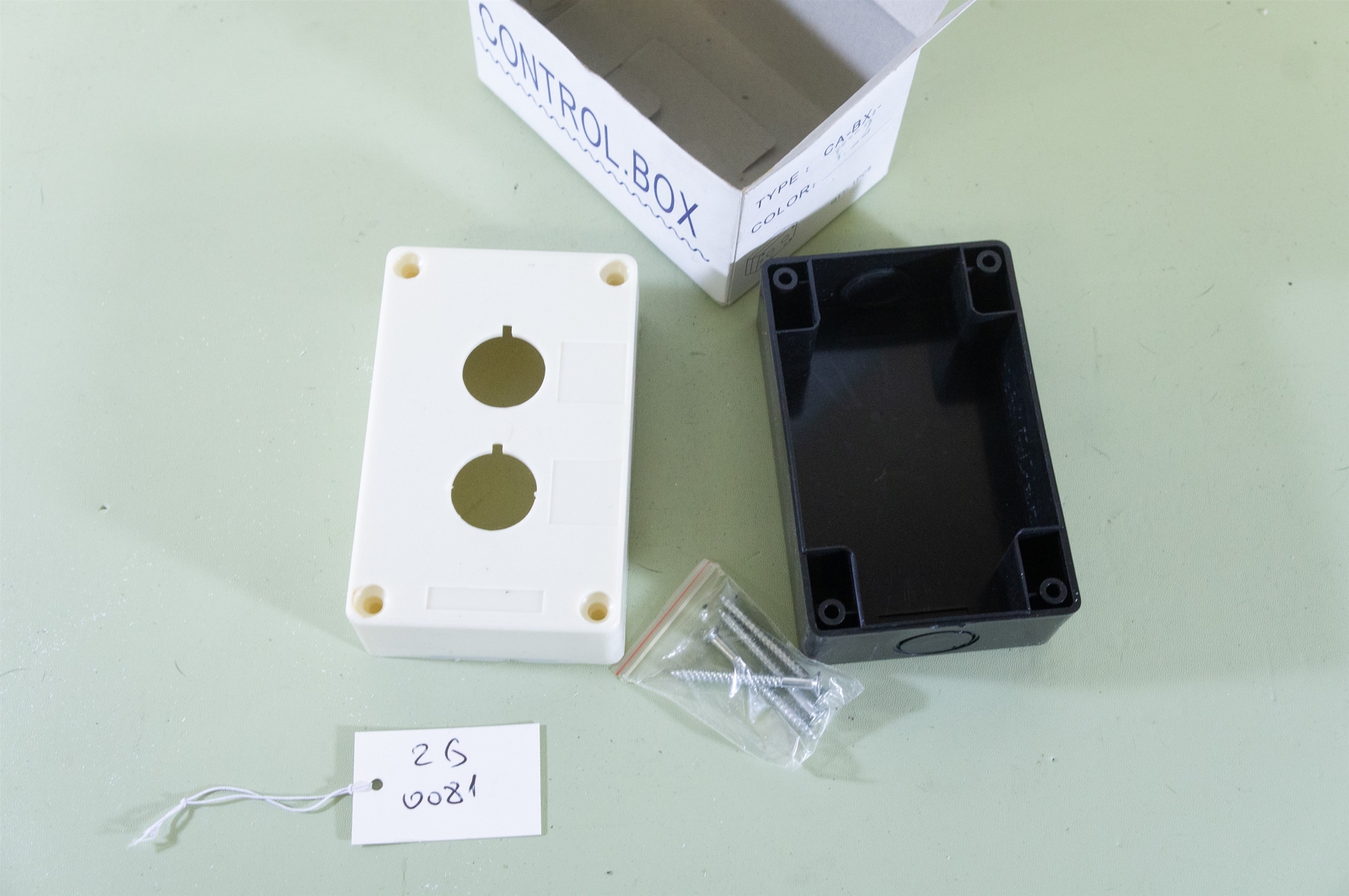 Suns International CA-BX2 White Pushbutton Enclosure 2 Hole 2.5×2.75×4.75 New