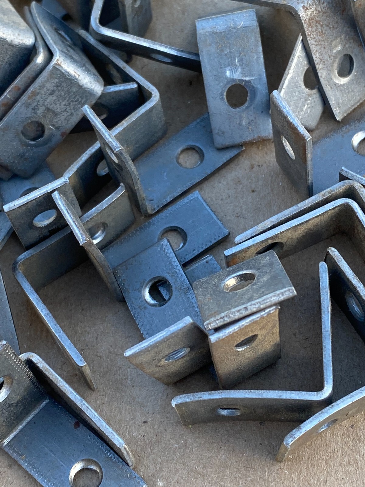 Lot of 50 pcs L “L” under shelf small steel brackets, size 1″ x 1/2″ wide