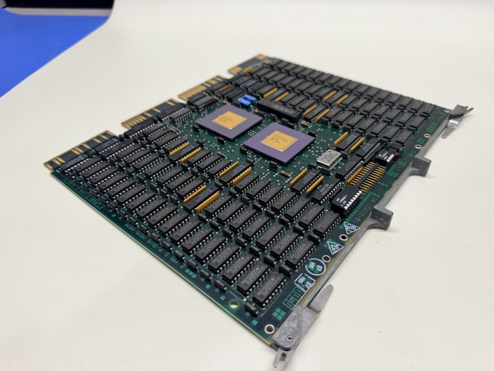 2 MB Q P-BUS MOS MEM