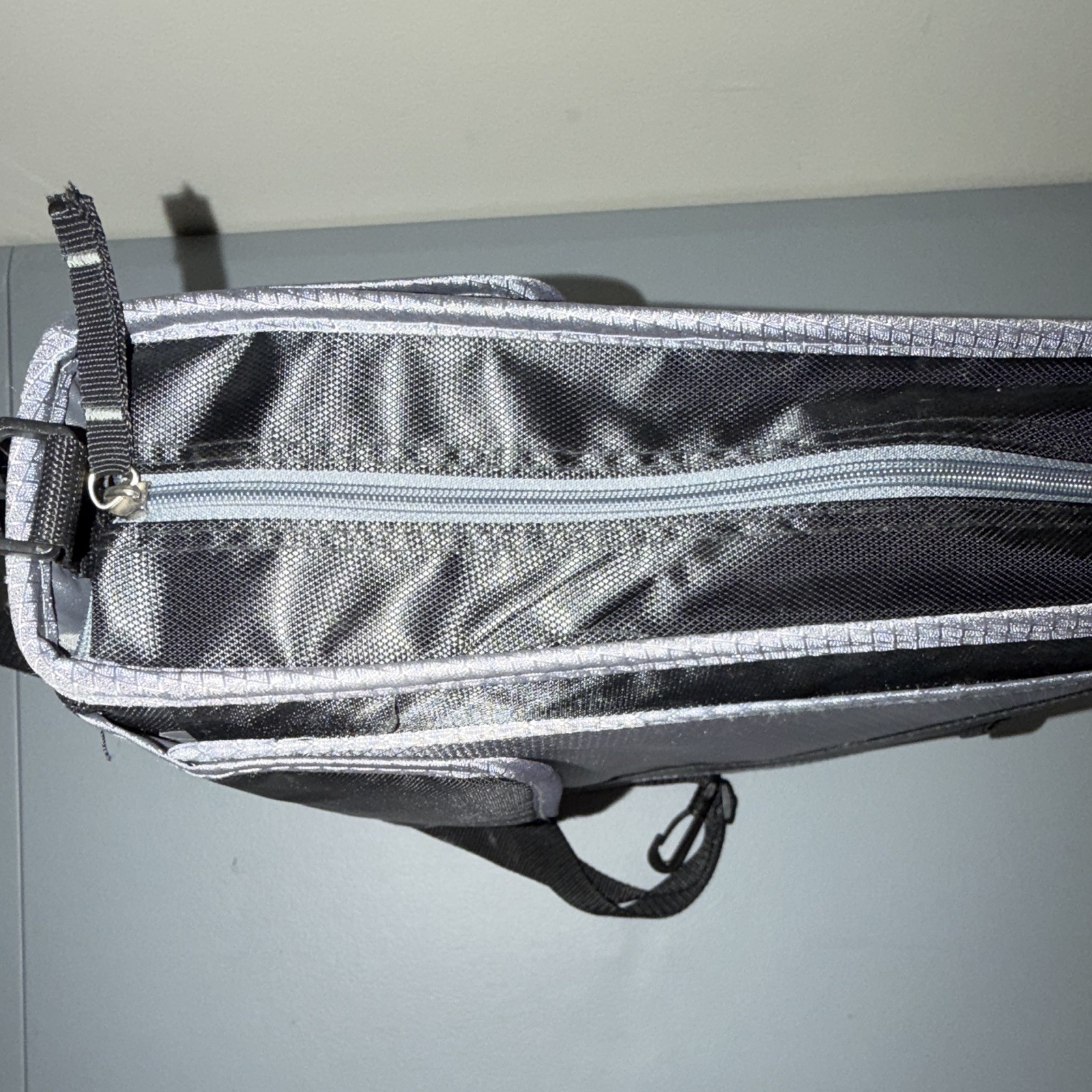 Five Star Daily Use Zipper Binder Black/Gray Nylon Strap, 3in Rings 850 Sheets