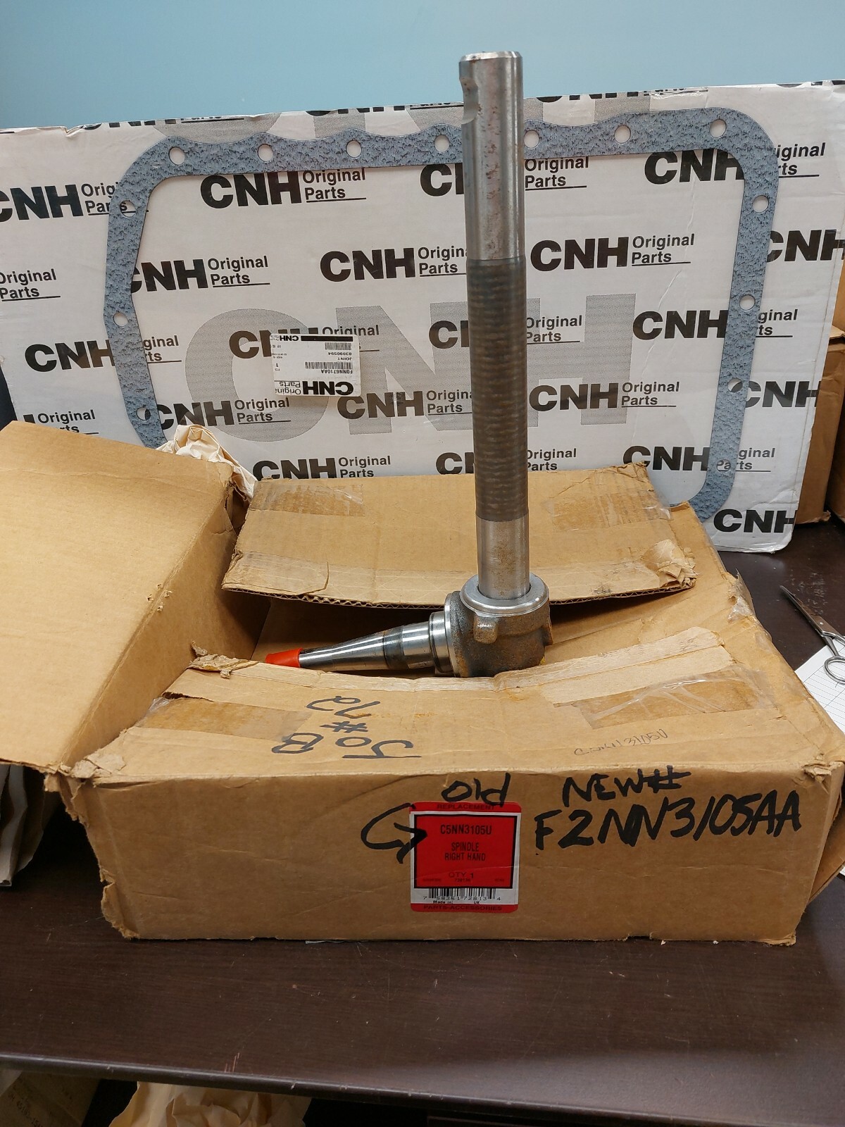 TISCO SPINDLE RH FOR NEW HOLLAND FITS 65 MODELS Part # C5NN3105U F2NN3105AA. NEW