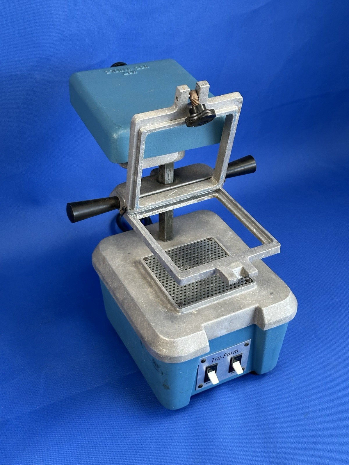 KEYSTONE Dental SINGLE CHAMBERED VACUUM FORMER 600 WATT