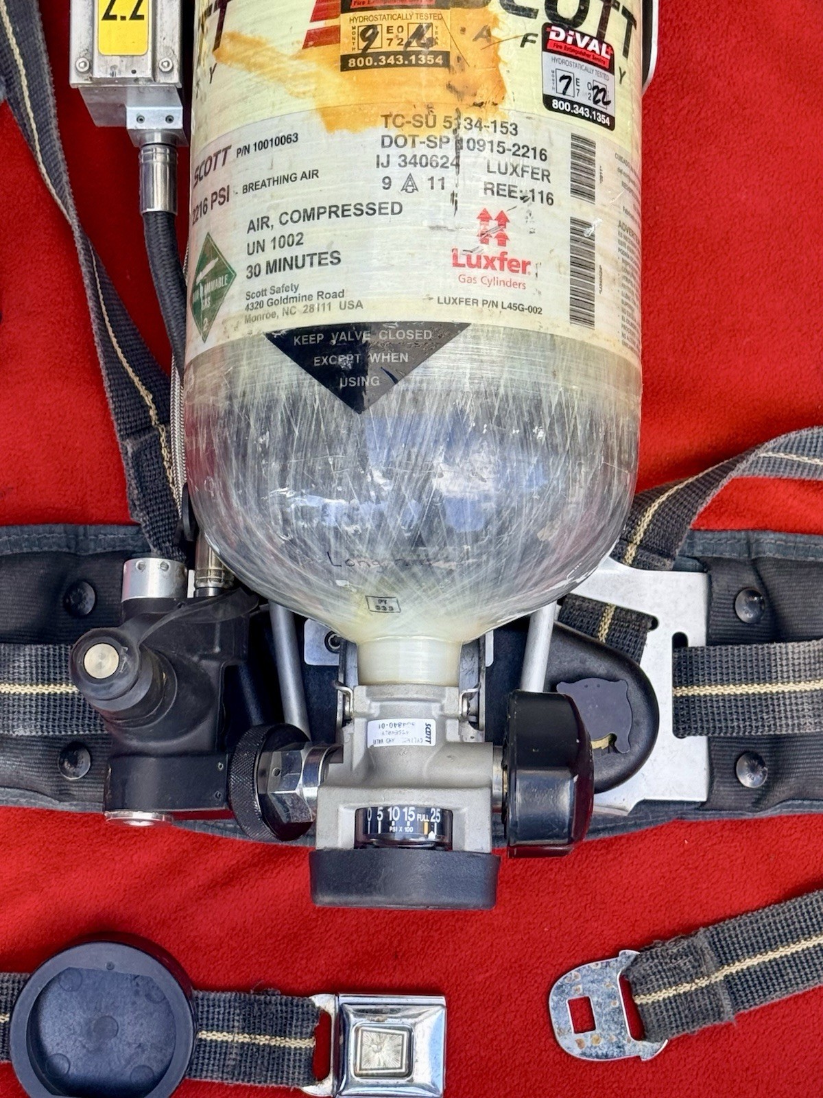 Scott 2.2 SCBA – 2011 Tank & Harness – W/EZ Flo regulator W/ HUD
