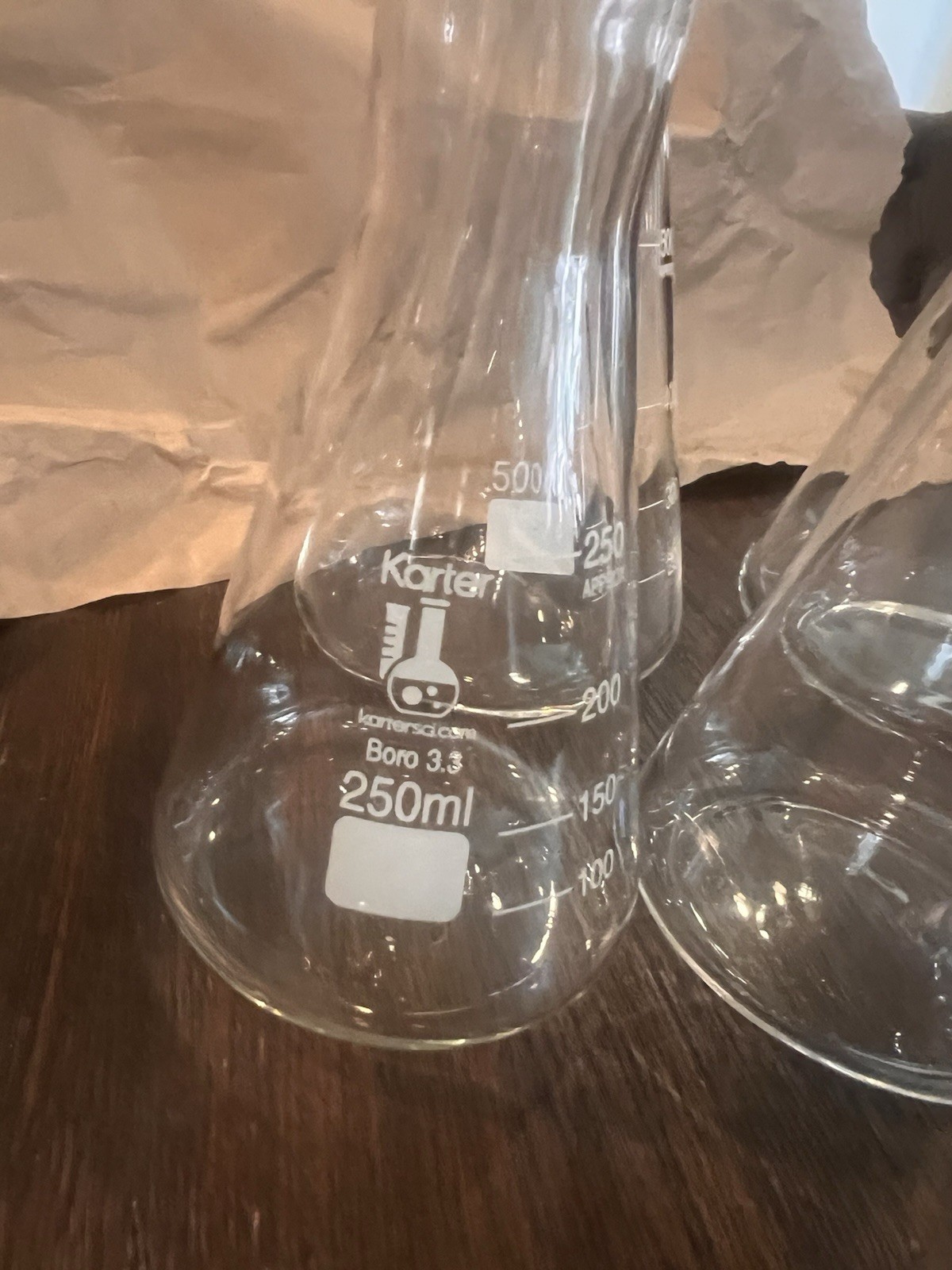 glass laboratory settings for mixing liquids