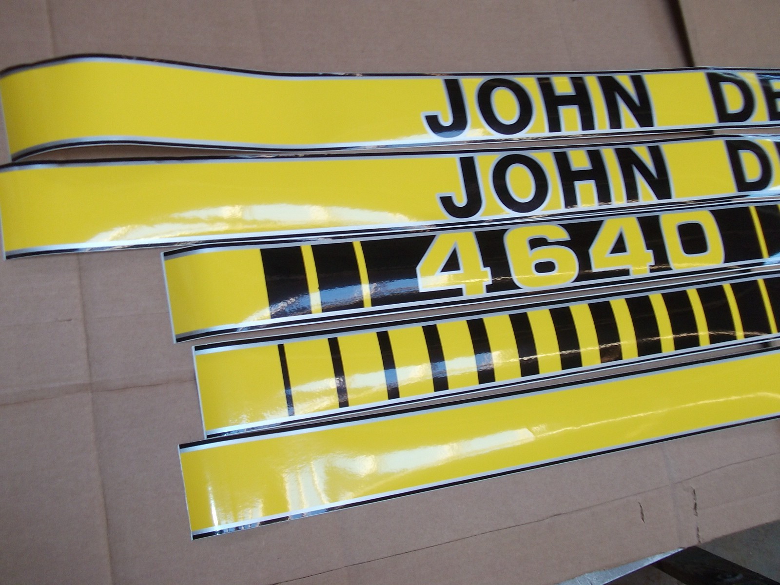 JOHN DEERE 4640 HOOD DECALS LATE MODELS. ALL DECALS ON HOOD. SEE DETAILS