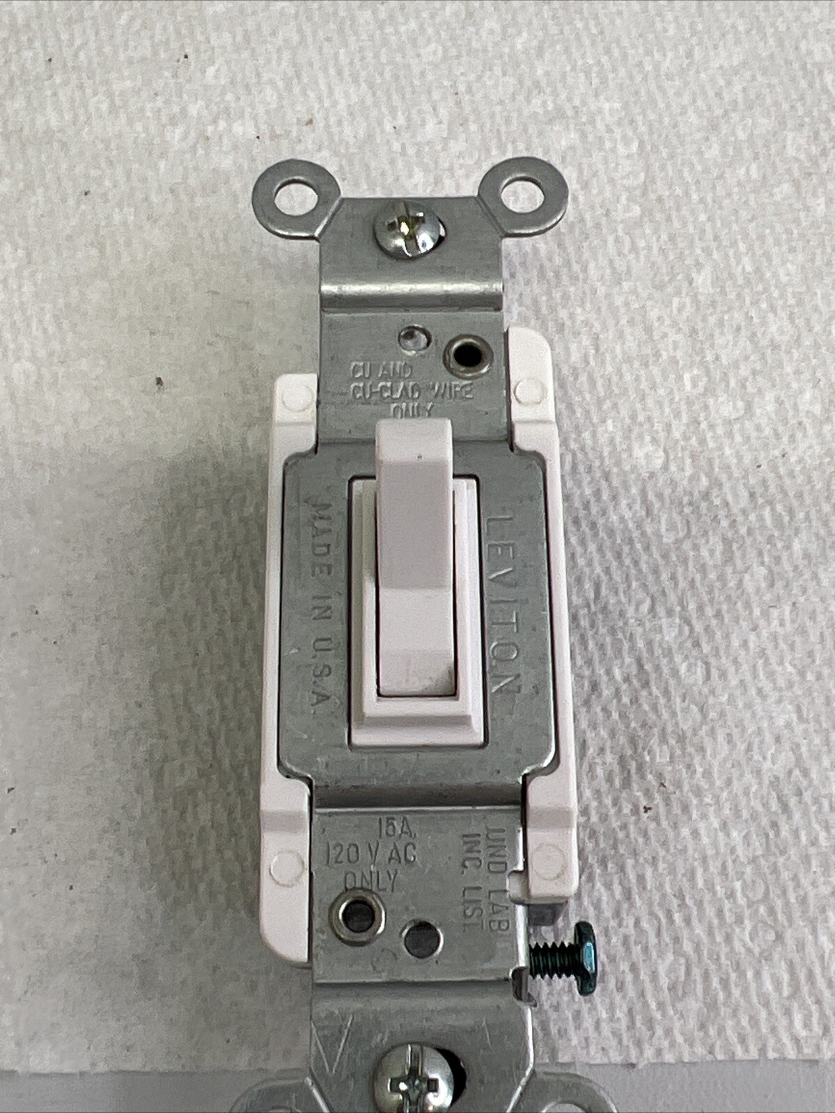 Leviton 1453-2WS 3-Way 15 Amp Quite Toggle Switch with Ground – White