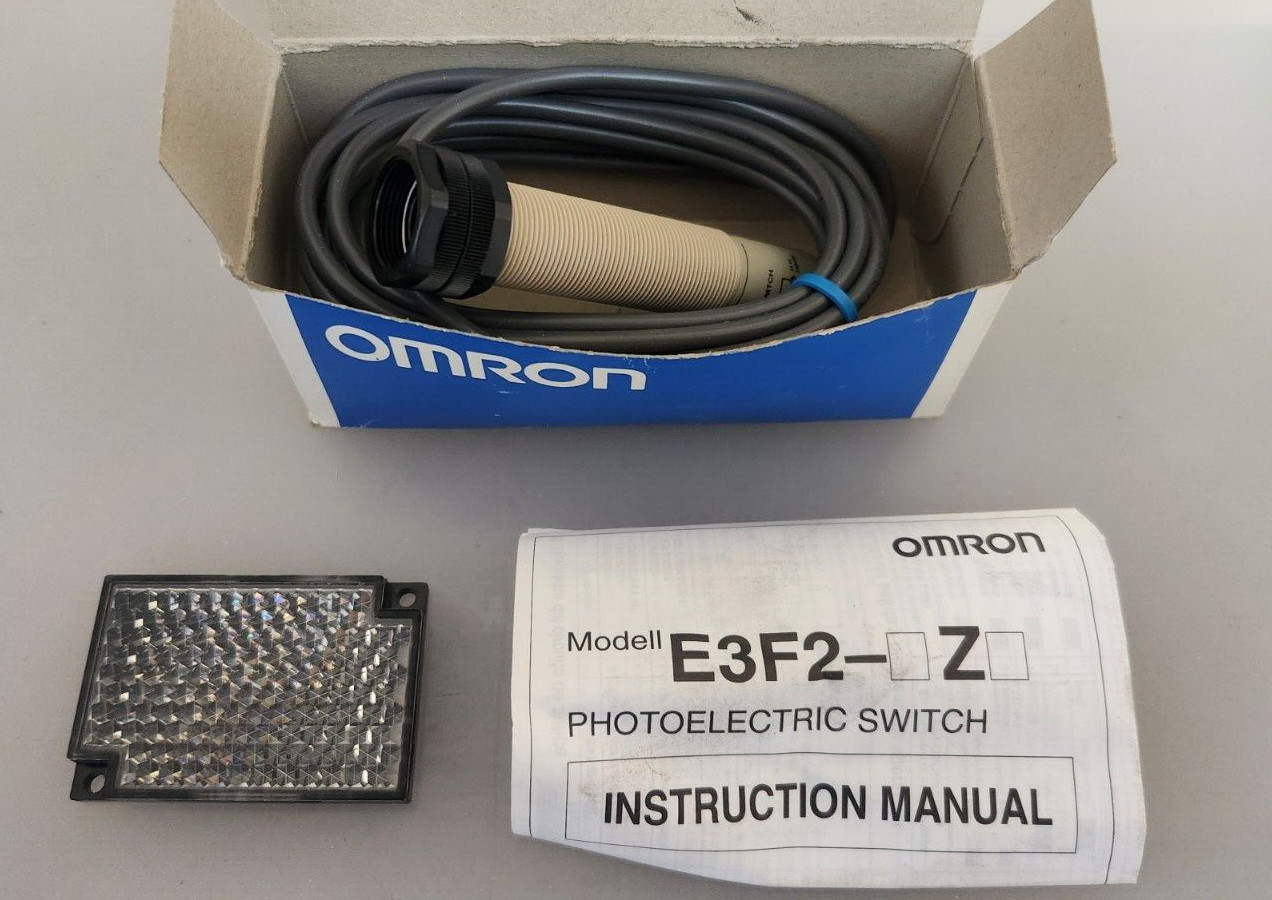 OMROM E3F2-R2Z2 2M Photoelectric Sensor