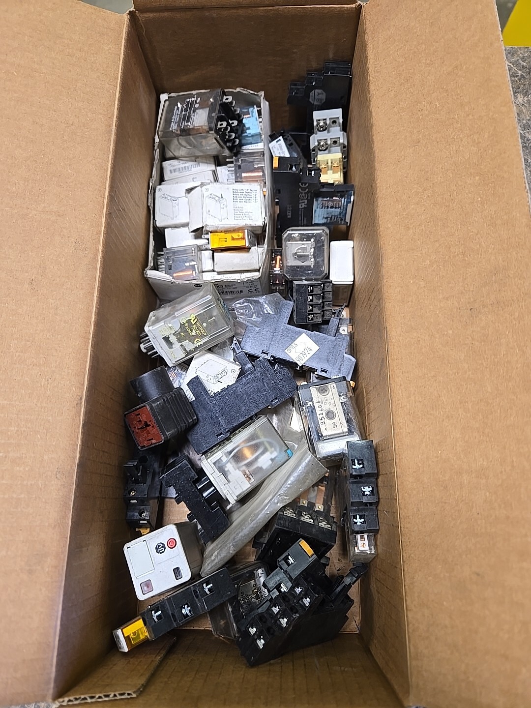 Lot Of Various Relays, Allen Bradley, Sq DPotter & Brumfield Plug-In Relay 12VDC