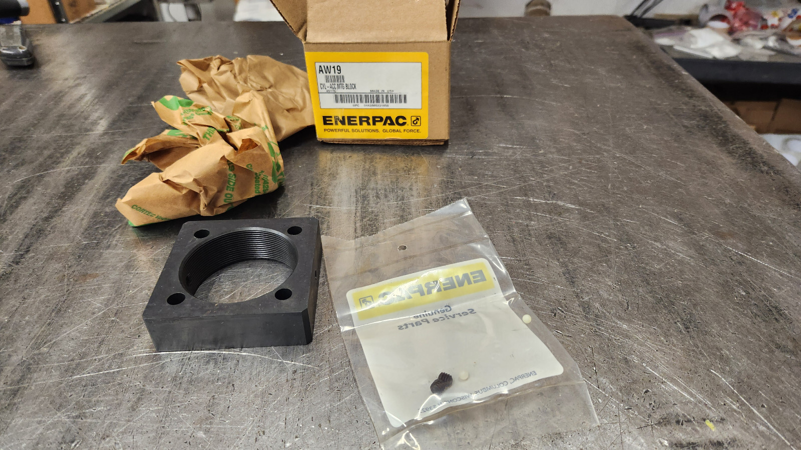ENERPAC AW19 2.500-16 UN in Thread, Cylinder ACC Mounting Block Flange . NEW