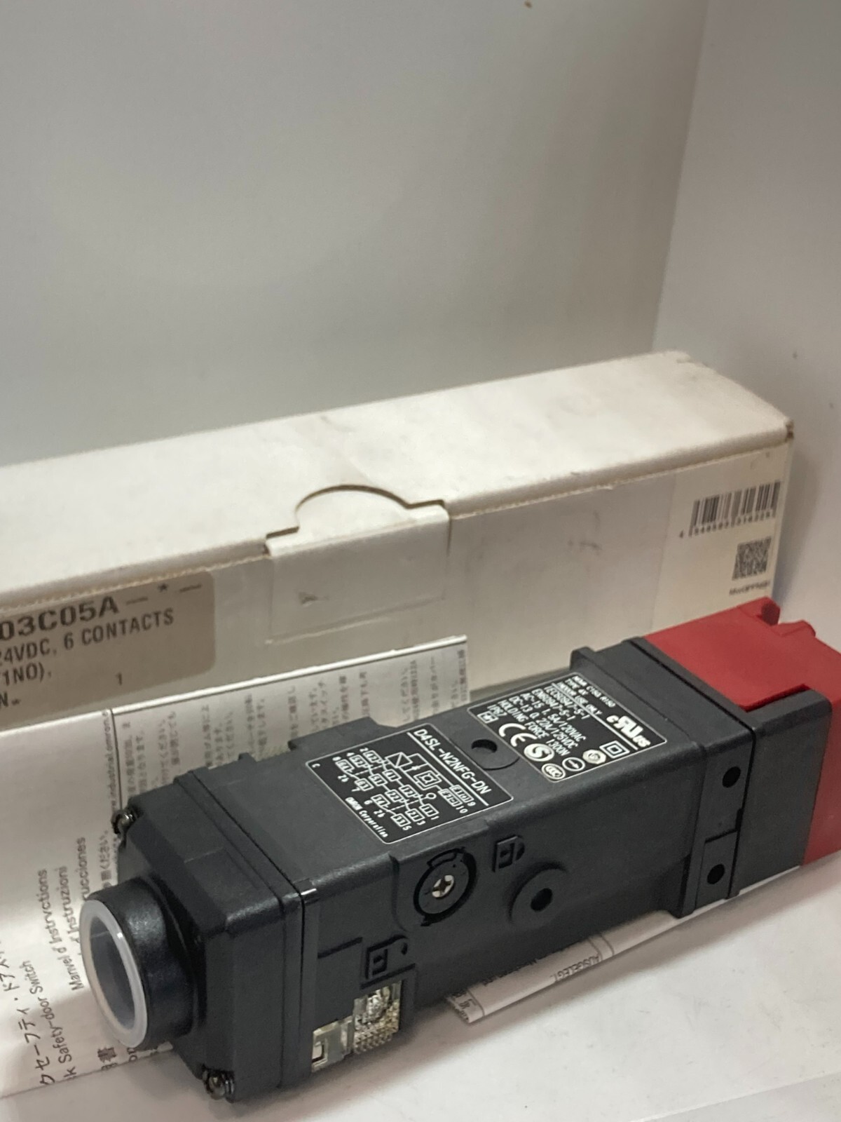 OMRON D4SI-N2NFG-DN SAFETY DOOR SWITCH 24VDC LED INDICATOR 2NC/1NO NIB