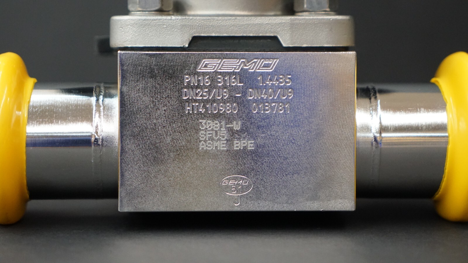 GEMU 687 Tri-Clamp Diaphragm Valve, 3-Way, EP SS, 687-25T-8041131-040-80-1537