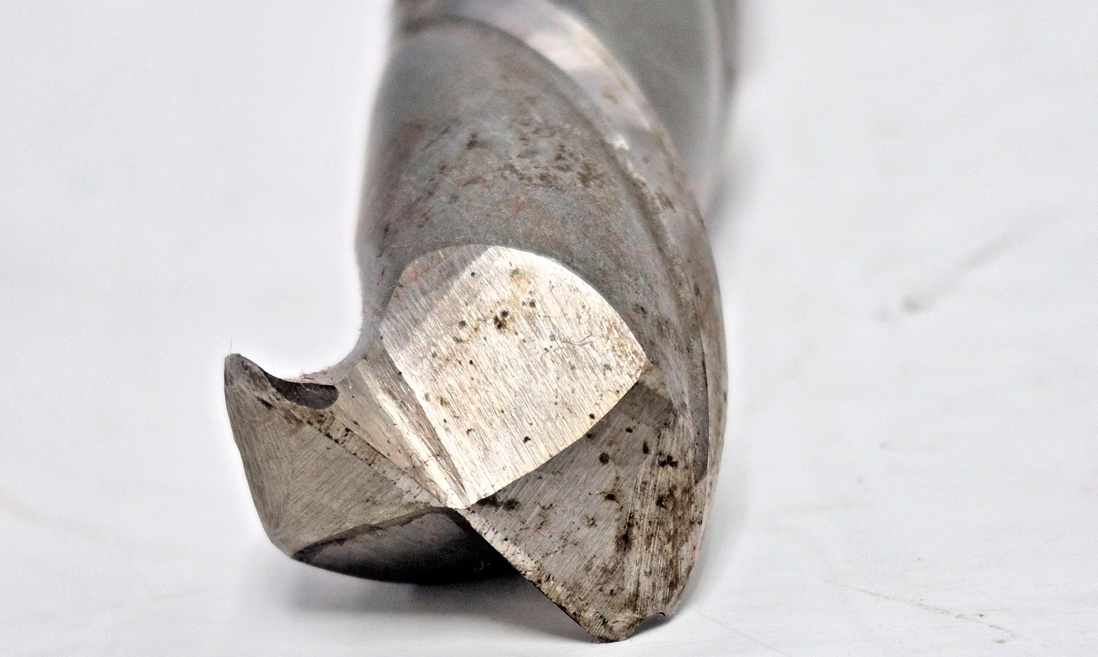 FASTCUT 63/64″ CORNER RADIUS END MILL 3″ LOC 2-FLUTE 5-1/2″ OAL HSS 2551-417