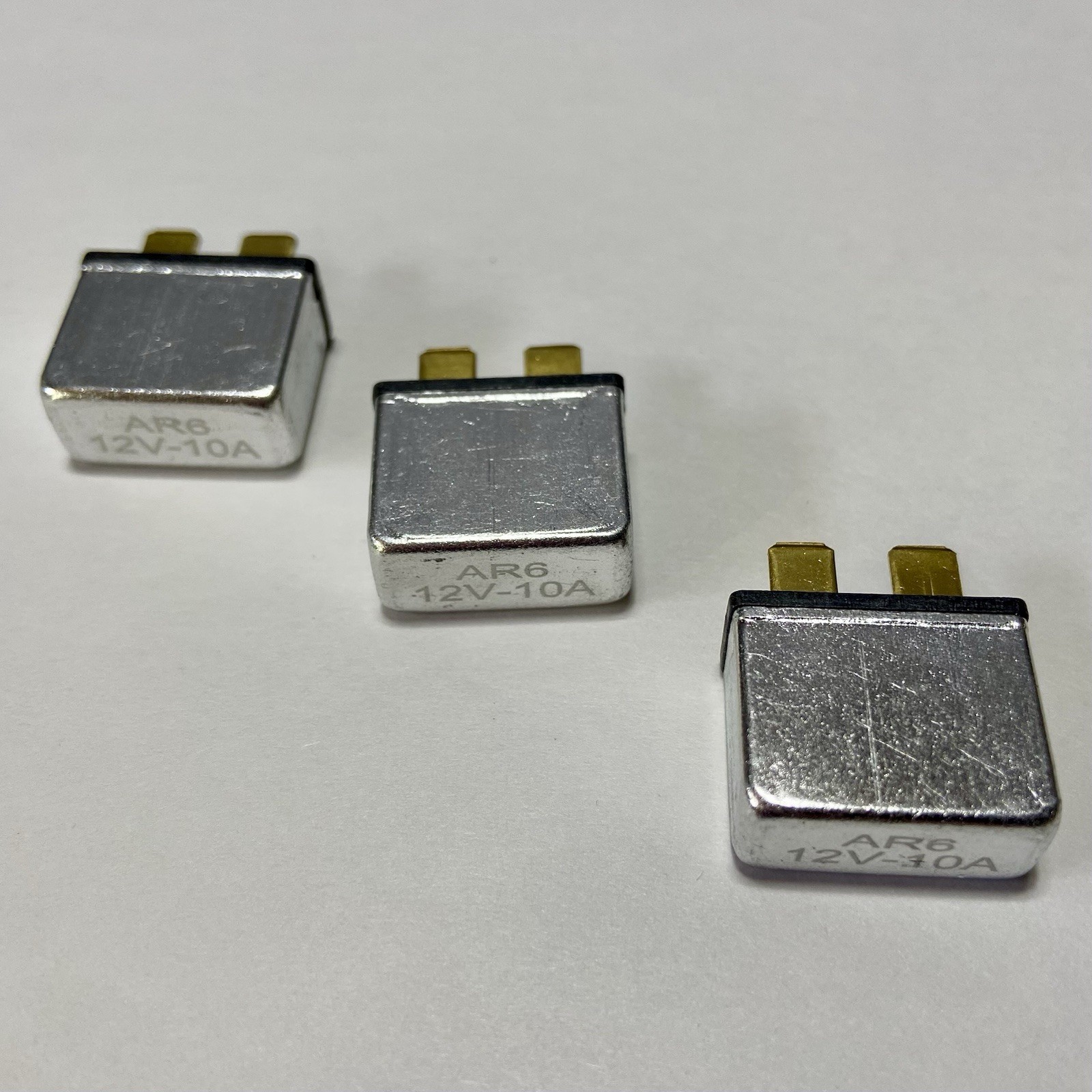10A Plug in Mounting Automotive Circuit Breaker 10A Snap Off Fuse 1 Section 3pcs
