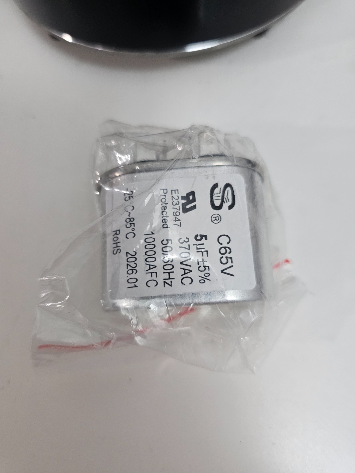 5KCP39GGV570S Condenser Fan Motor with 5µF Capacitor, 1/8 HP 200-230V 825 RPM, 4