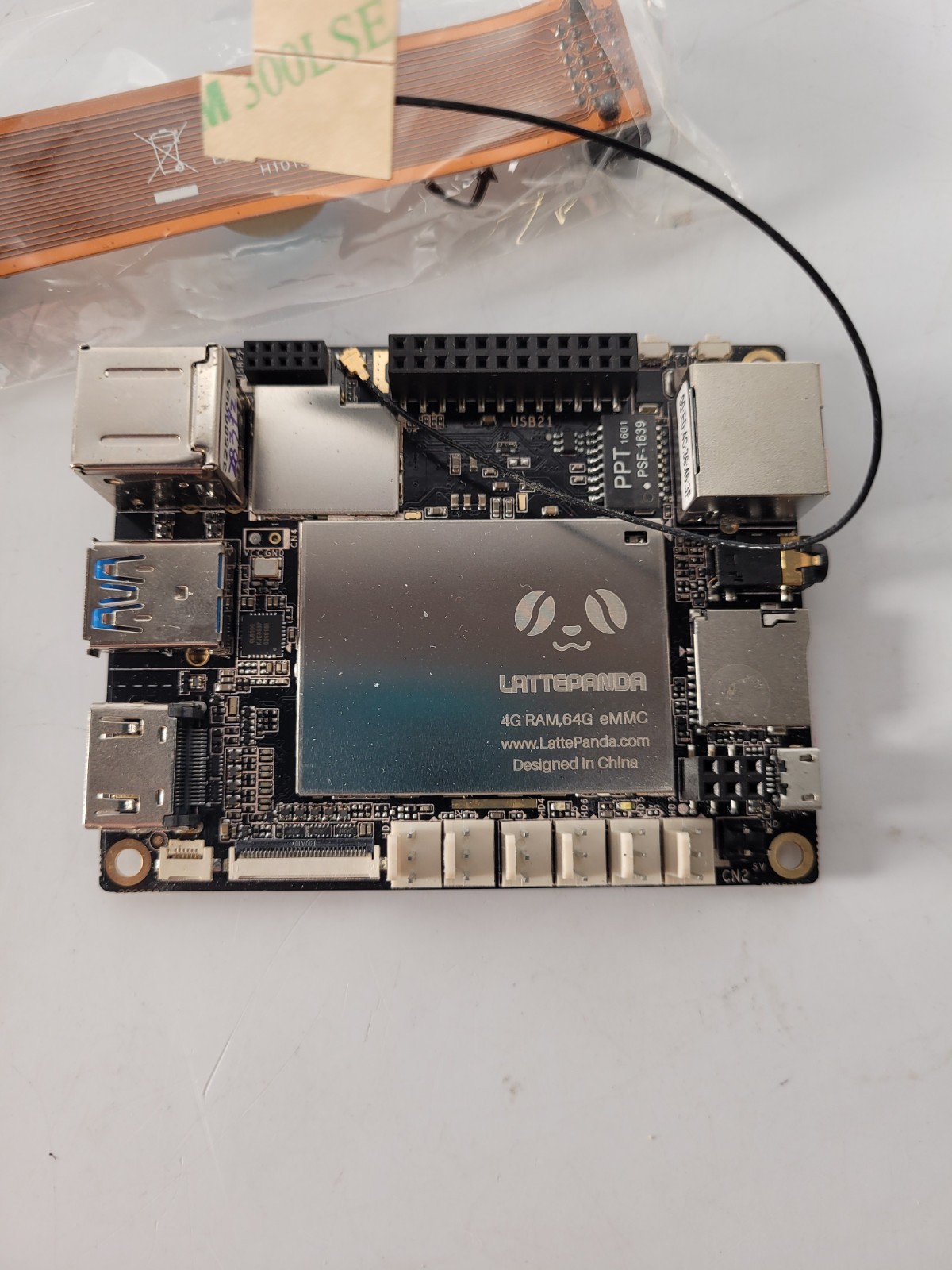 DFRobot LattePanda 4GB/64GB w/ Screen & Wood case