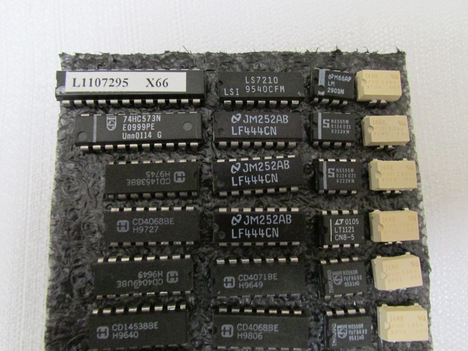 34 DIP IC’s Plastic Case Through-Hole Analog And Digital