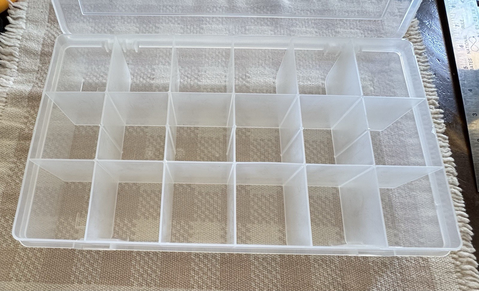 18 Compartment Plastic Storage Box Tray Bin Sorter – 11x7x1.5 inches MINT COND.