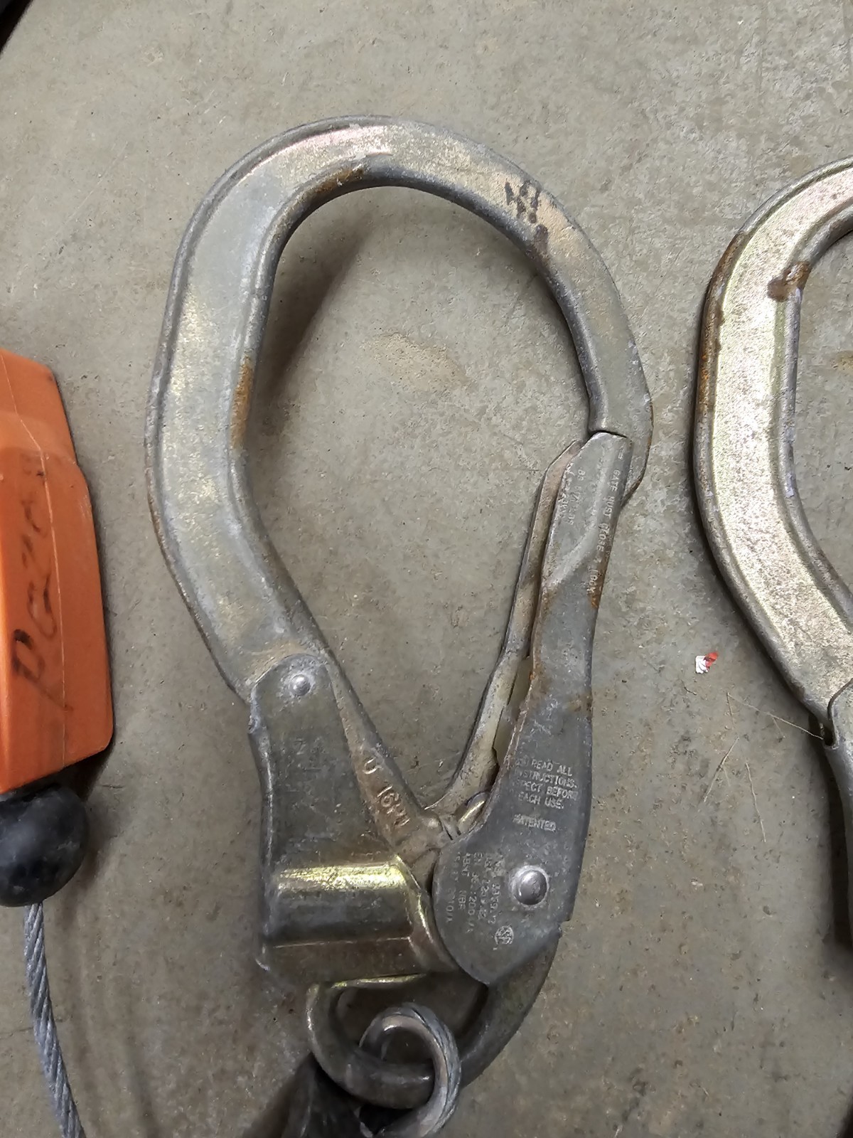 3M DBI-SALA NANO-LOK EDGE DUAL 8′ RETRACTABLE CABLE LANYARDS 3500227