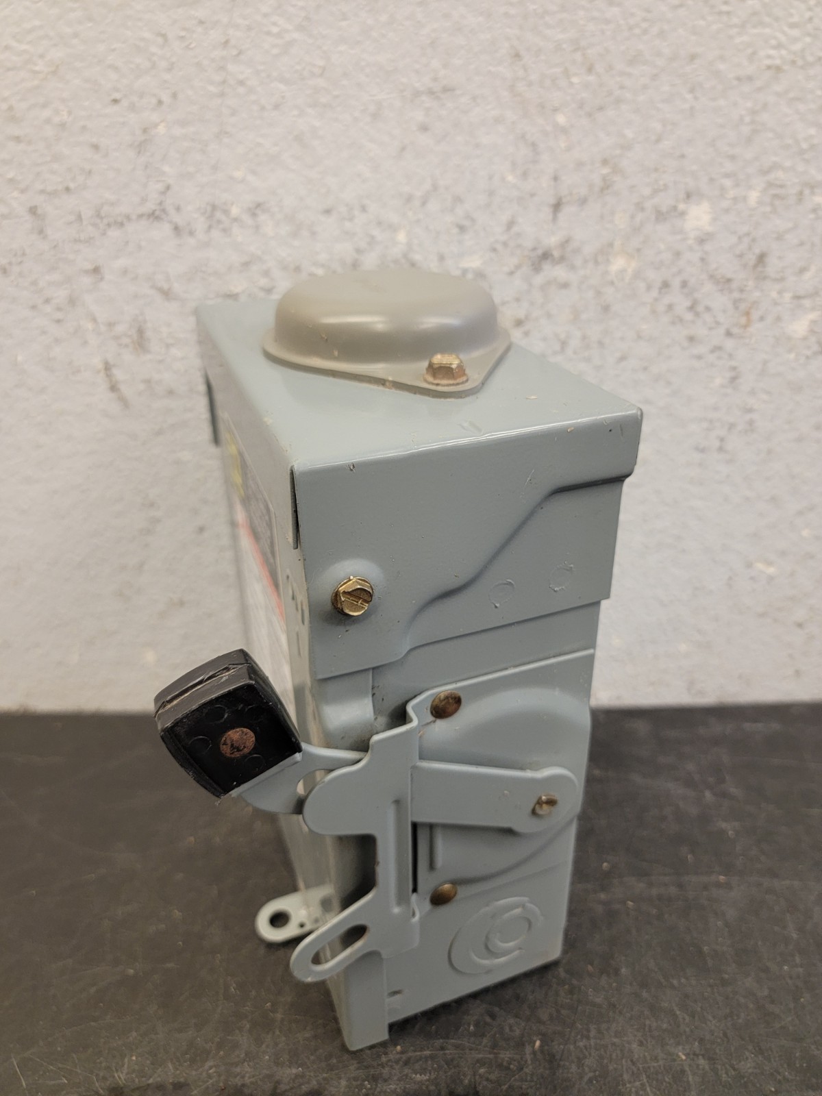 Square D D221NRB General Duty Safety Switch Series E3, 30A, 240VAC