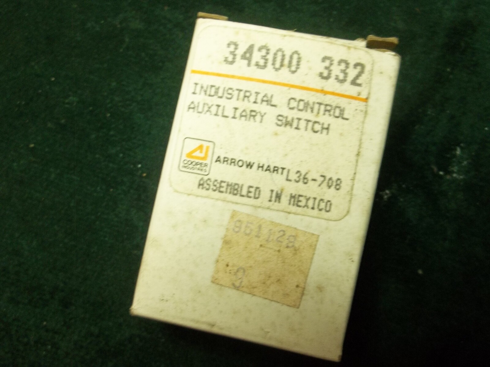 NEW ARROW HART Industrial Control Auxiliary Switch 34300-332 ~ Aisle L