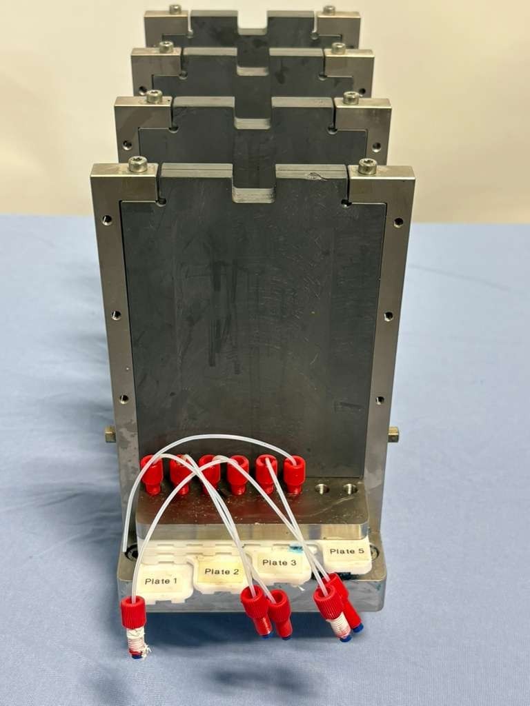 Multi-Plate Electrochemical Test Fixture for Flow Battery Fuel Cell Stack
