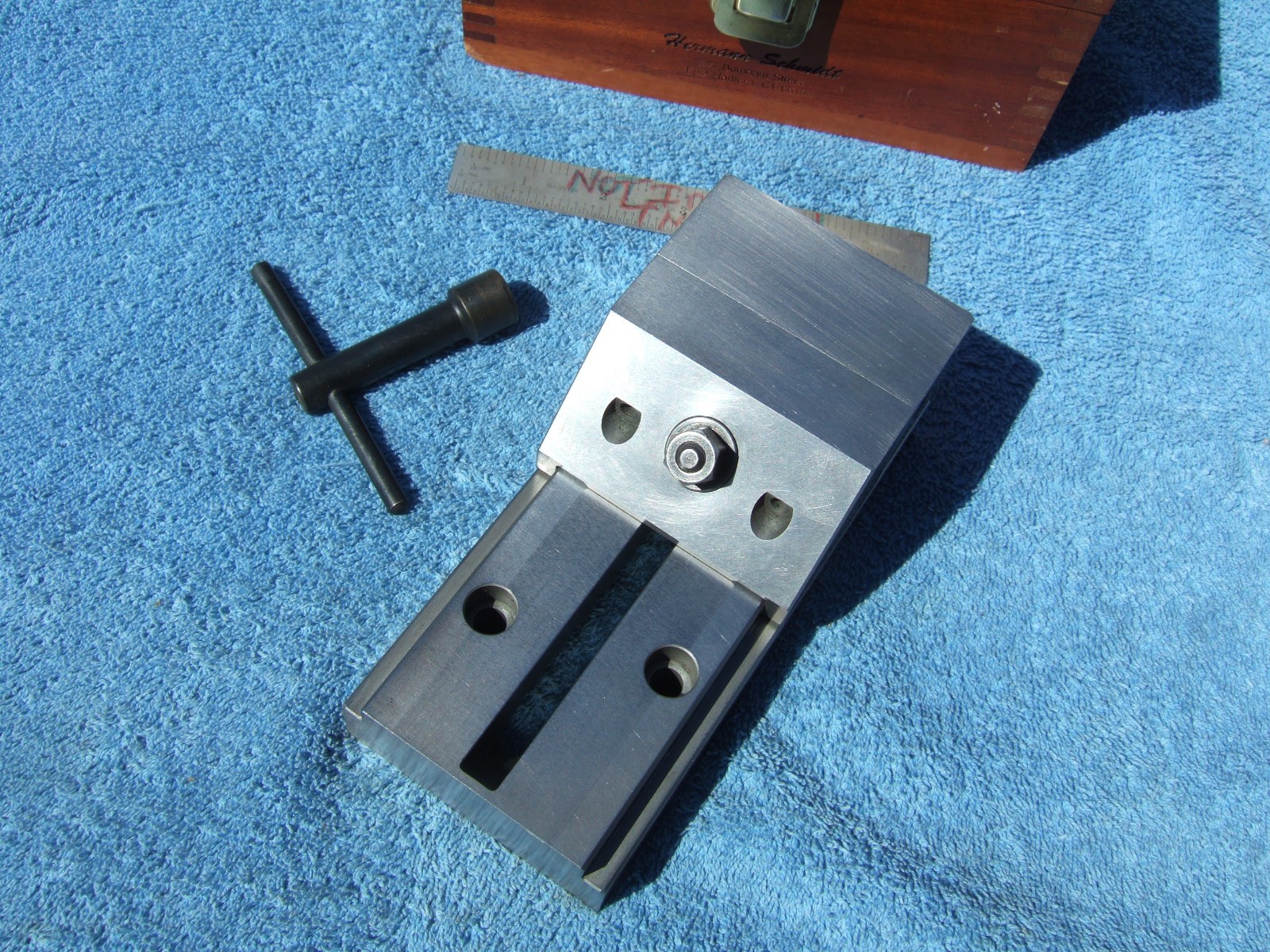 Hermann Schmidt V0 4 toolmakers grinding screwless vise 3in 4in cap B4 MACHINIST